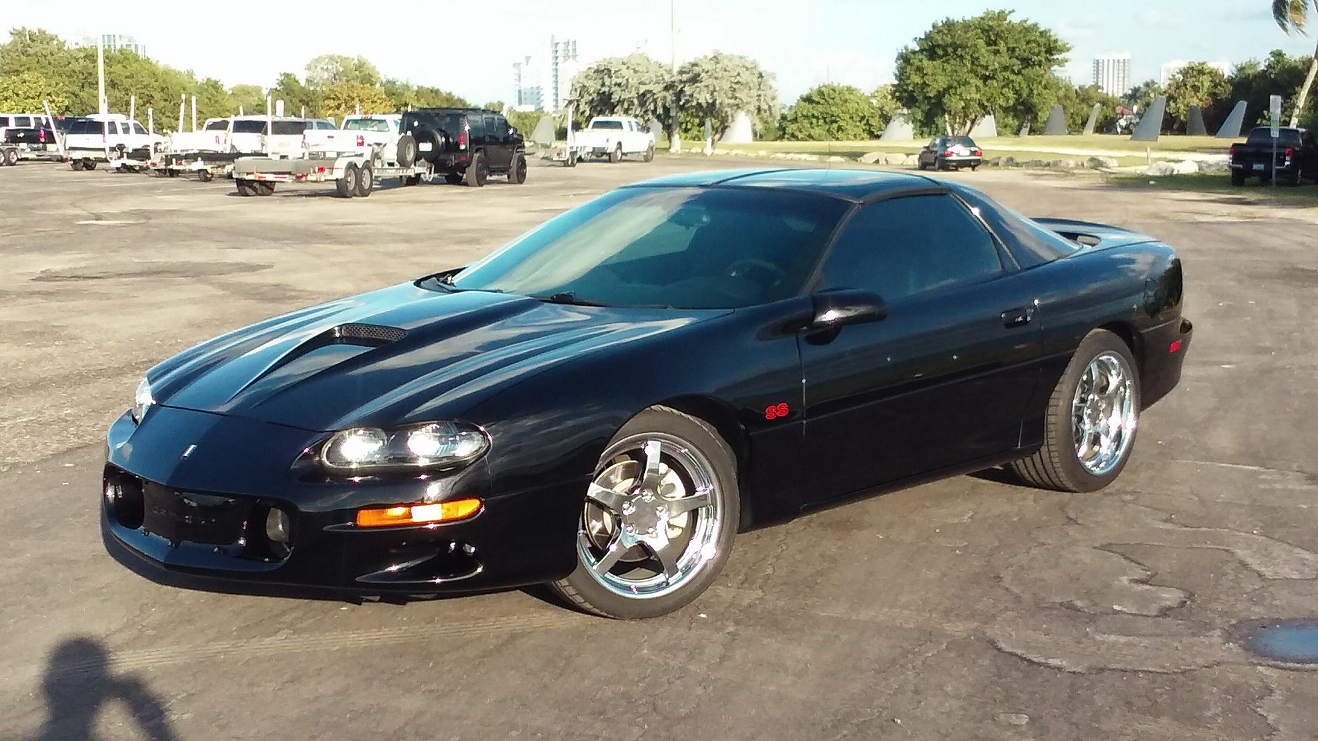 Black Gen 4 Camaro in parking lot